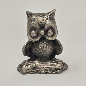 Vintage ampersand pewter owl figurine metal carved look silver tone.